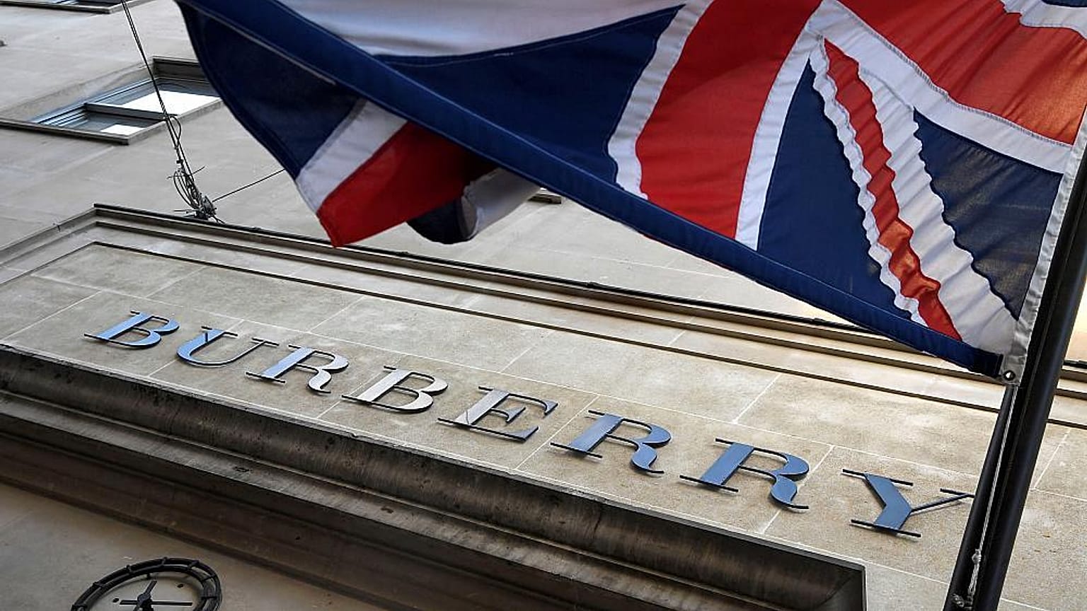 Burberry pone fin a la quema de prendas no vendidas