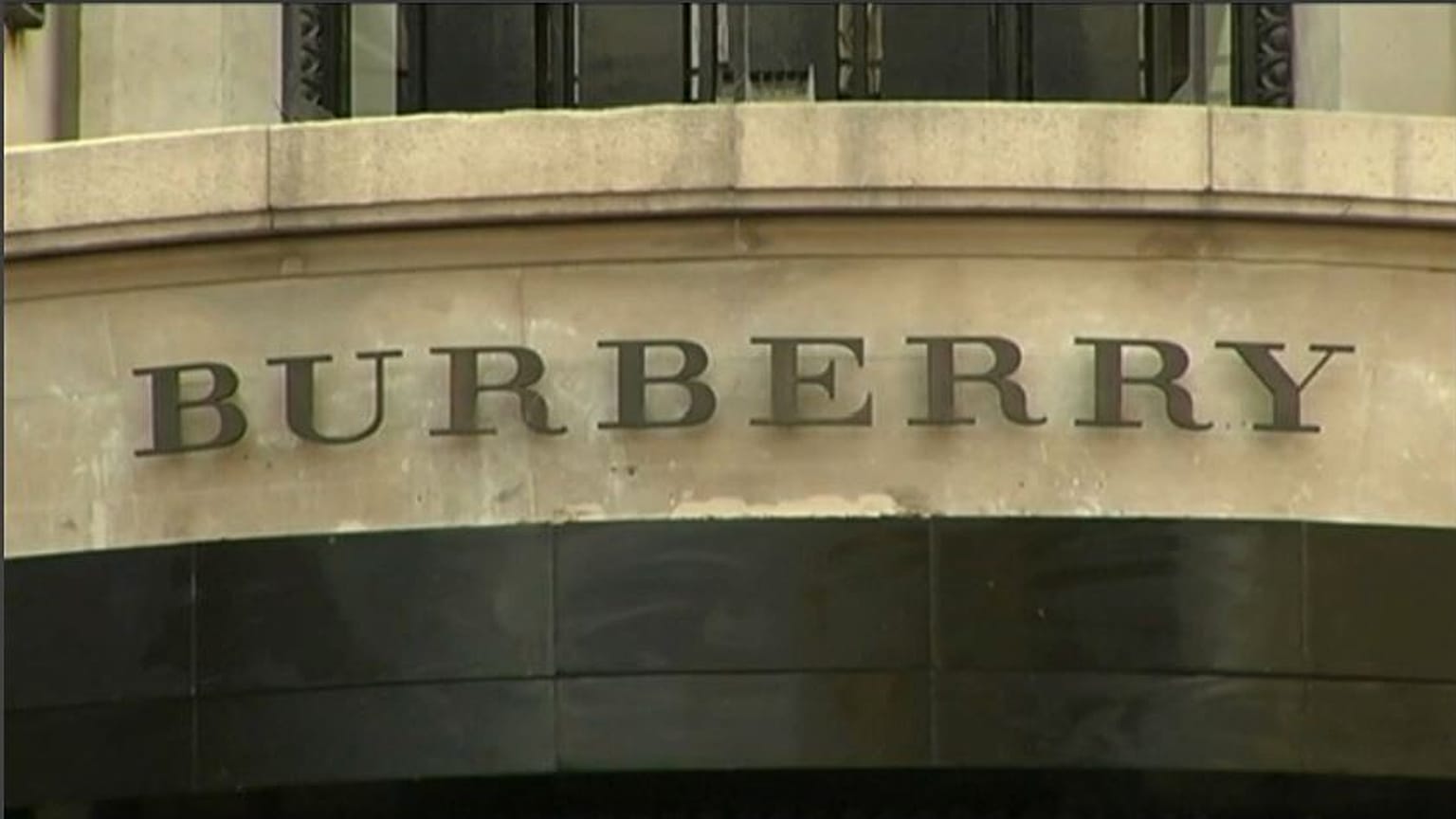 Burberry non distruggerà più i prodotti invenduti