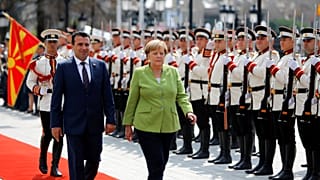 Angela Merkel a Skopje con il premier macedone Zoran Zaev