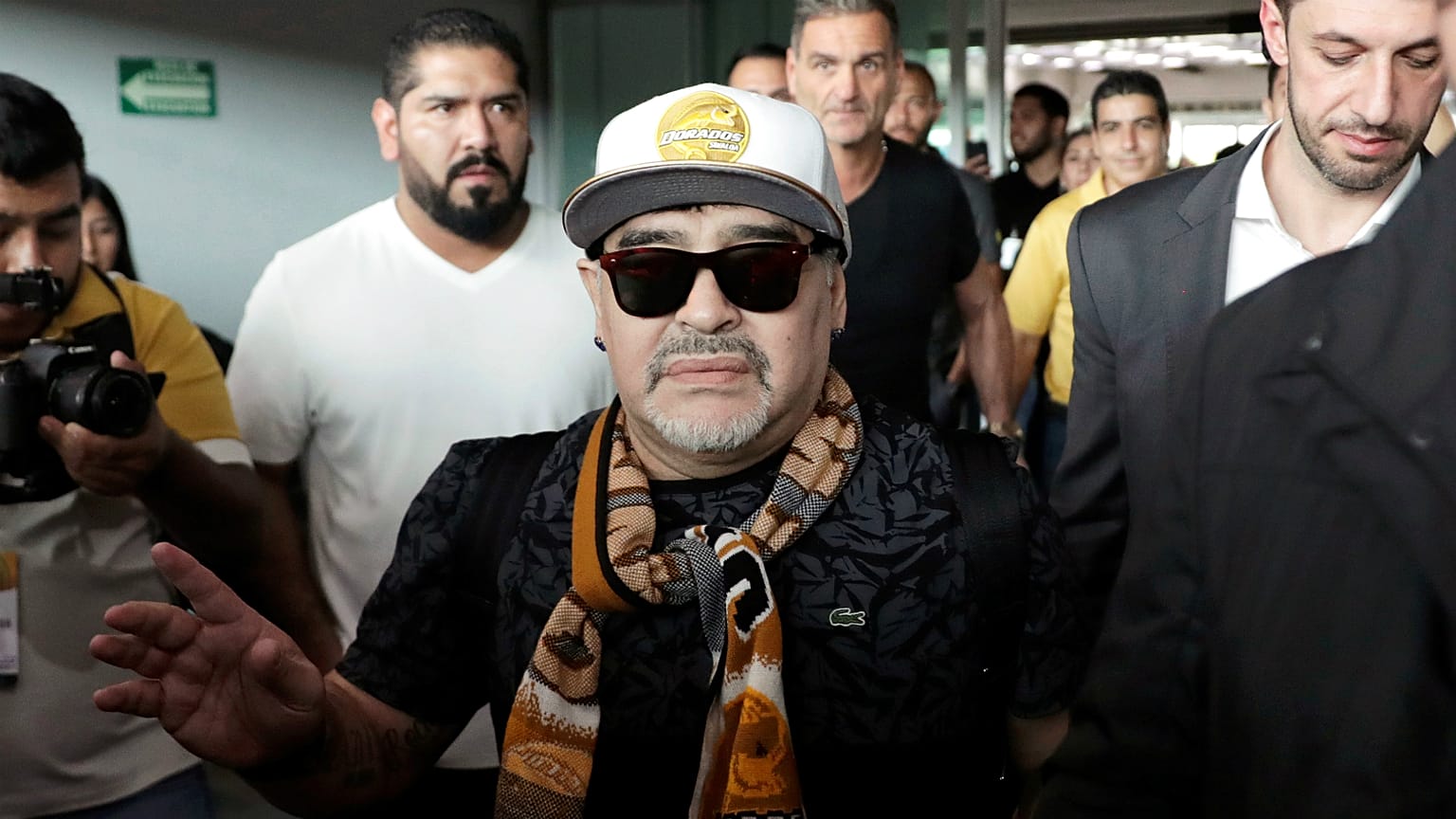 استقبال حافل لمارادونا بالمكسيك بعد وصوله لتولي قيادة دورادوس 