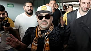 استقبال حافل لمارادونا بالمكسيك بعد وصوله لتولي قيادة دورادوس 