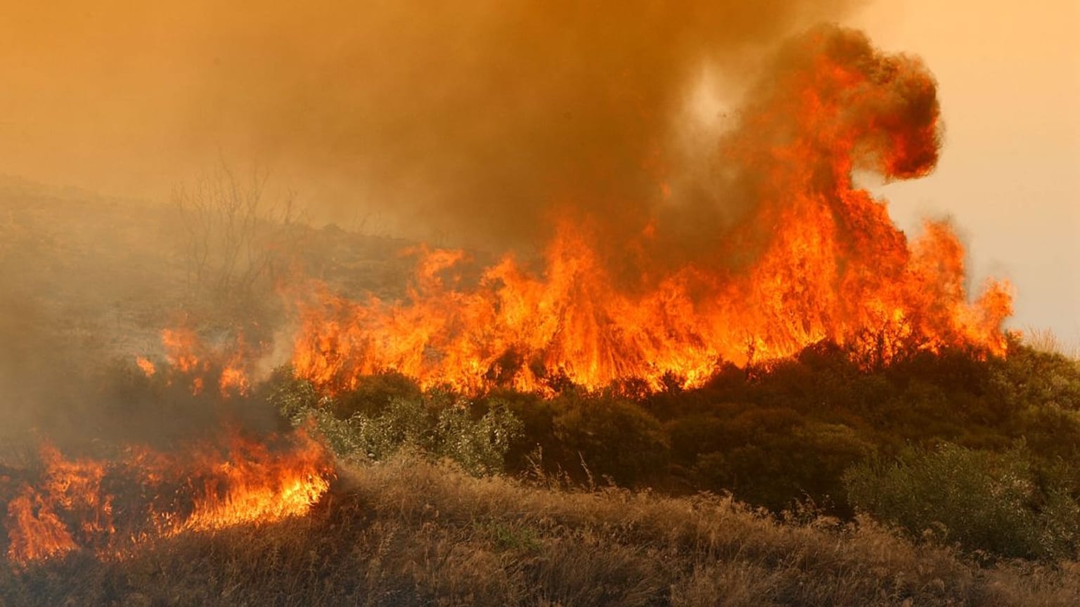 Σε ύφεση η πυρκαγιά στη Σάμο