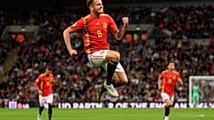 Saúl celebra su gol