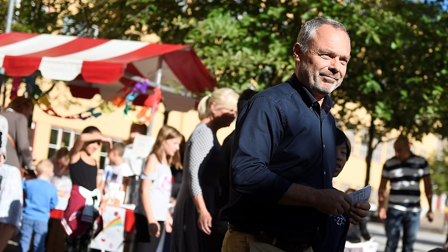 Gegen Rassismus: Liberaler Kandidat versteigert vielgetragenes Hemd 