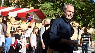 Gegen Rassismus: Liberaler Kandidat versteigert vielgetragenes Hemd