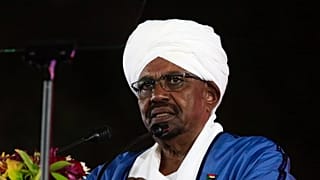 الرئيس السوداني عمر البشير يحل الحكومة ويعلن معتز موسى رئيسا للوزراء