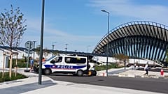 VİDEO - Lyon Havalimanı'nda piste giren aracın sürücüsü tutuklandı