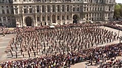 Mais de setecentos dançarinos exibem talentos em Paris