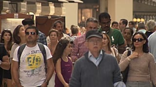Di Maio: negozi, 25% aperti la domenica 