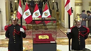 Peru feiert Rückkehr gestohlener Goldmaske