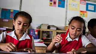 فرنسا تسعى لتطوير تعليم اللغة العربية في المدارس ودعوات لتجنب تفشي التطرف