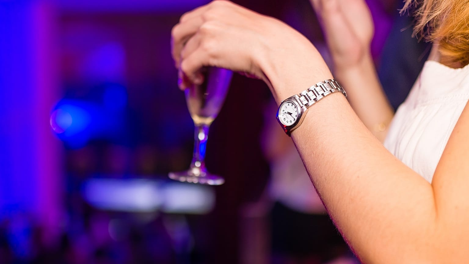 Nach Treffen in Bar: Mann kontaktiert 250 Nicoles