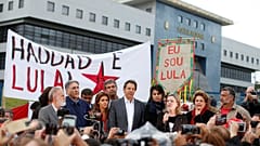 "Haddad, c'est Lula", comme le dit cette banderole
