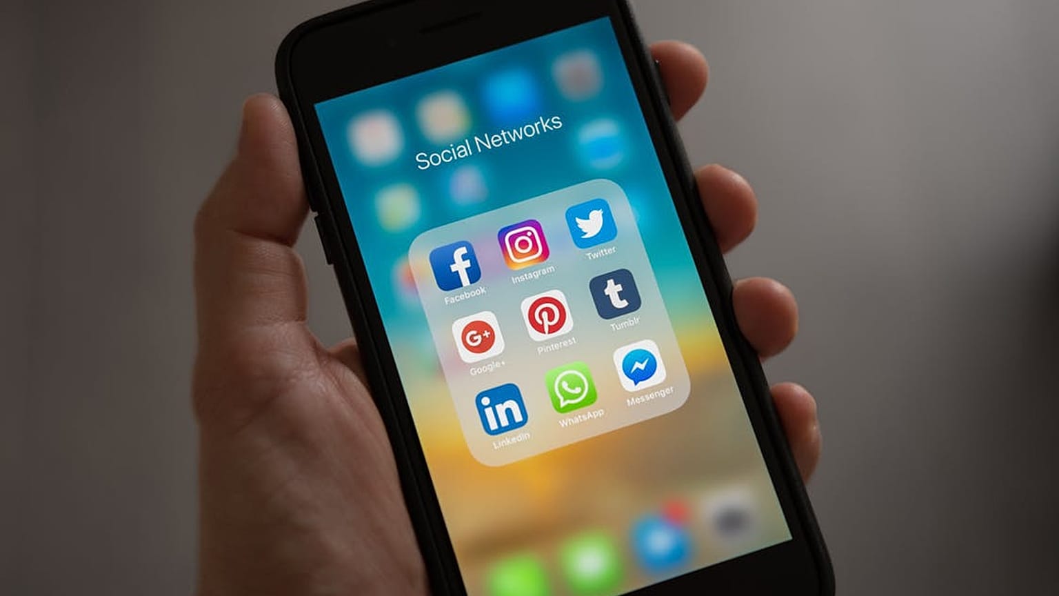 Terör içeriklerini kaldırmaları için Facebook, Twitter ve Google'a 1 saat süre