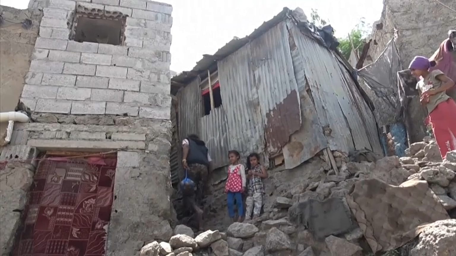Barış görüşmelerinin çökmesinin ardından Yemen'de çatışmalar yeniden başladı