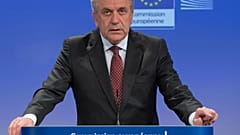 Δ. Αβραμόπουλος: «Μαζί με τις ελληνικές αρχές κρατήσαμε τη χώρα στο ευρώ και τη Σένγκεν»