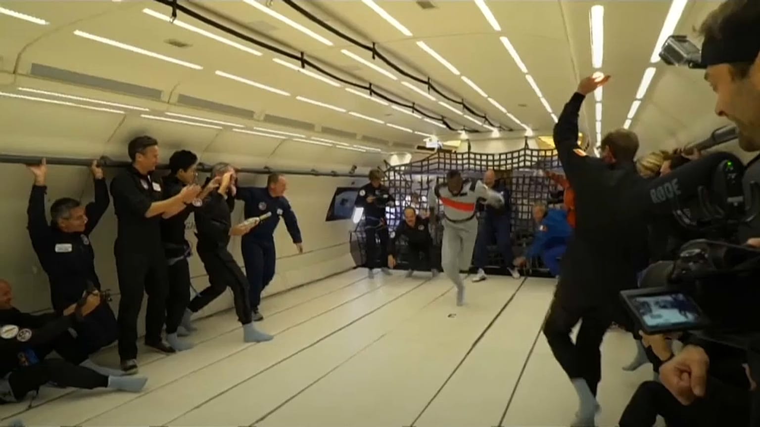 Usain Bolt sprints in thin air thanks to Zero-G plane