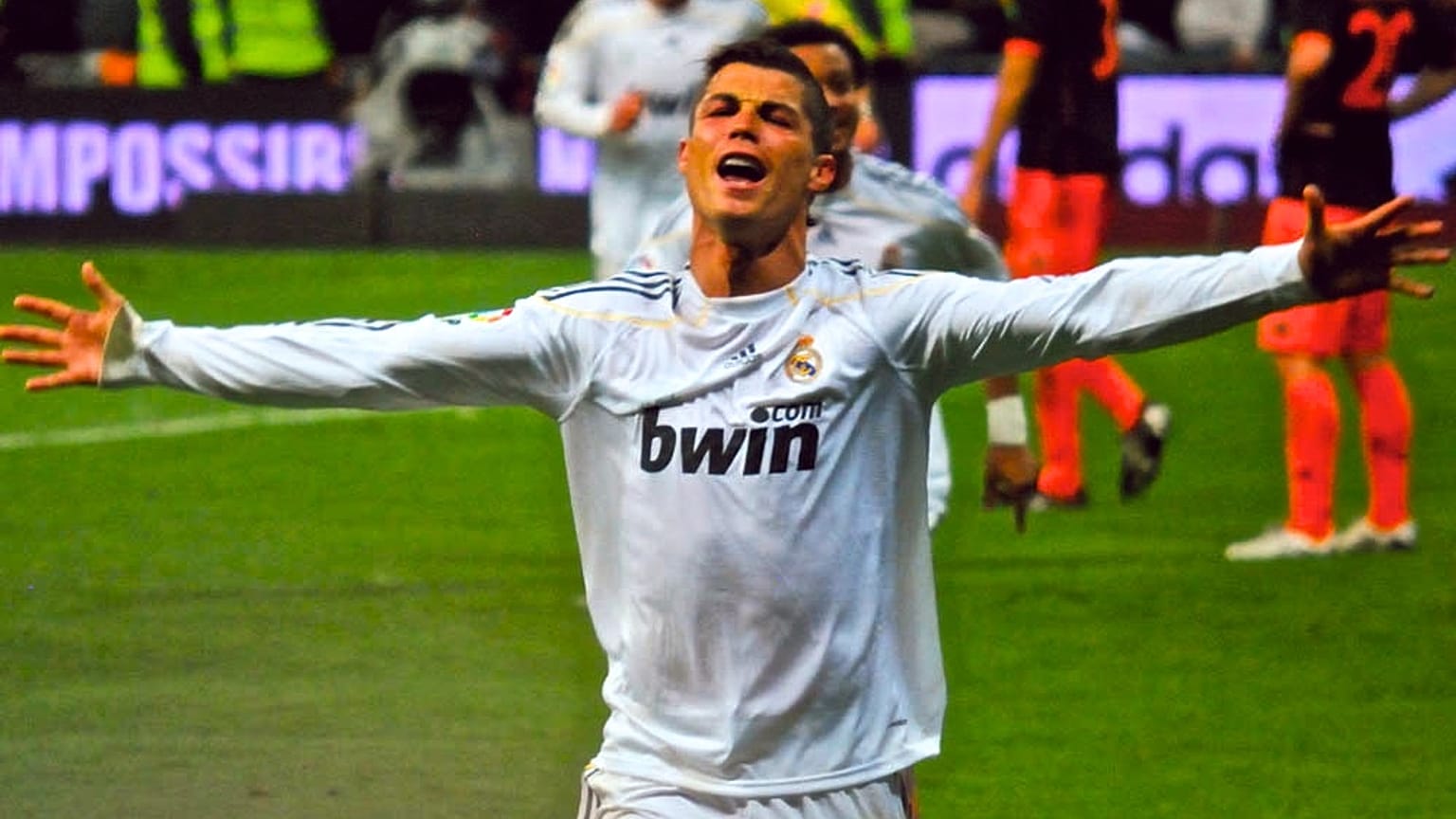 Cristiano Ronaldo 6. oteli 'CR7'yi Paris’te açıyor