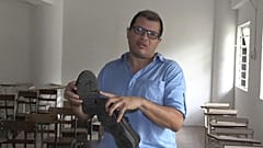 حذاء أستاذ جامعي يتحول إلى رمز للفاقة في فنزويلا