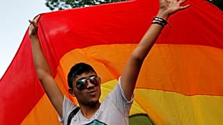 Romanya eşcinsel evliliklerin önüne geçmek için referanduma gidiyor