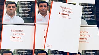 Demirtaş Fransızca'da: "Okurken ağlayabilirsiniz, ama gülebilirsiniz de"