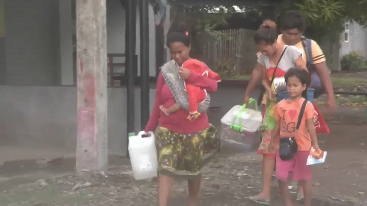 El ciclón Mangkhut ya está en Filipinas 