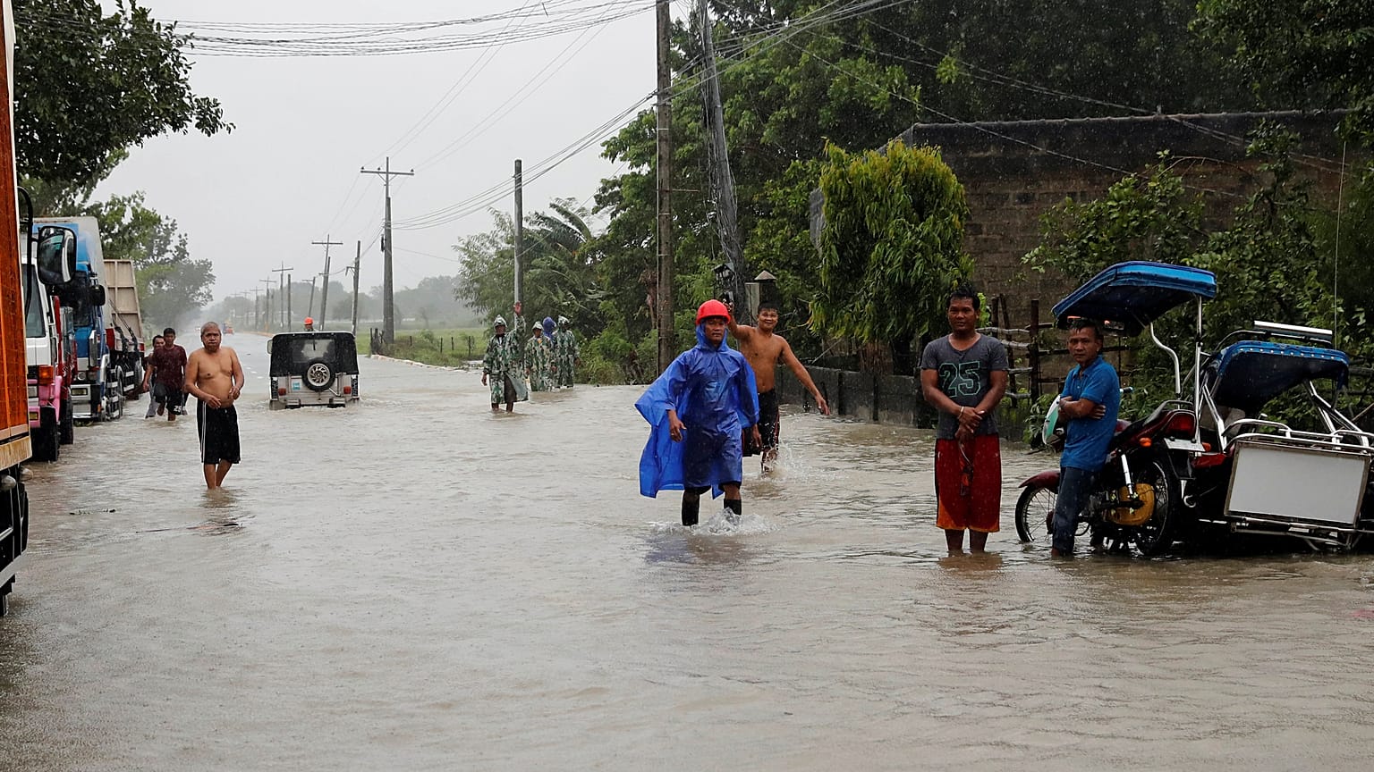 Le typhon Mangkhut frappe durement les Philippines
