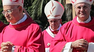 El papa Francisco arremete contra la mafia en Sicilia