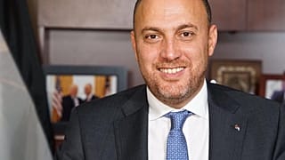 واشنطن تأمر بترحيل السفير الفلسطيني وعائلته وإلغاء تأشيرات إقامتهم