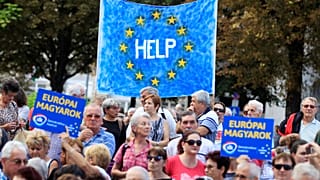 Bruxelas aperta "cerco" à Polónia e à Hungria