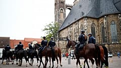 Cientos de neonazis alemanes marchan en la ciudad de Köthen 