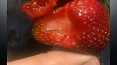 Alerta en Australia ante el creciente hallazgo de fresas con agujas
