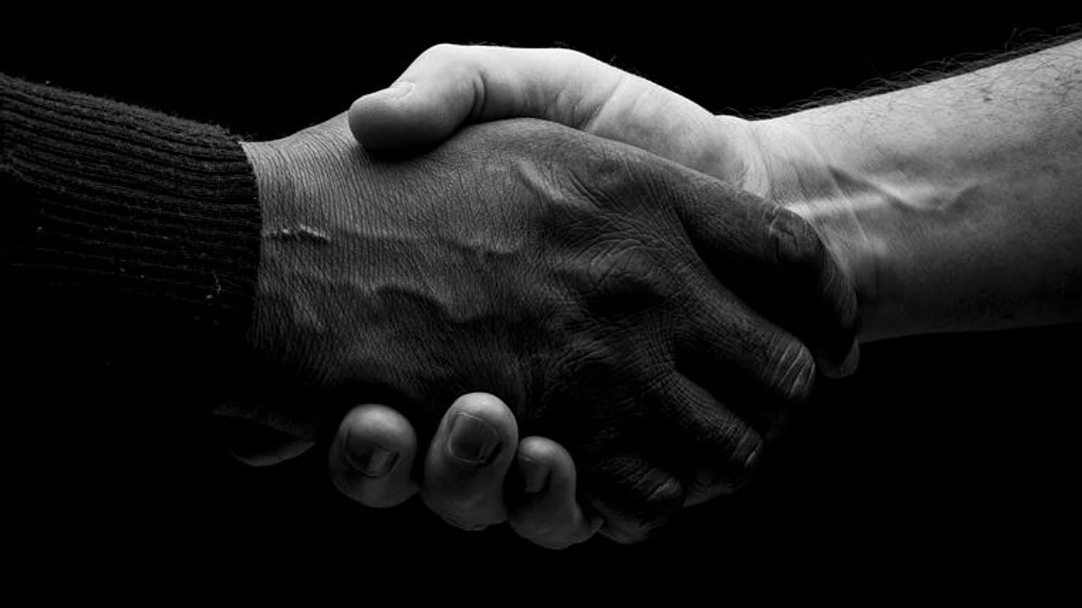 نژاد سفید شکننده: امتیازات سفیدپوستان و تعادل نژادی ناپایدار