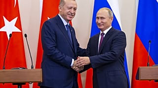 الرئيسان، الروسي فلاديمير بوتين والتركي رجب طيب إردوغان في سوتشي بروسيا