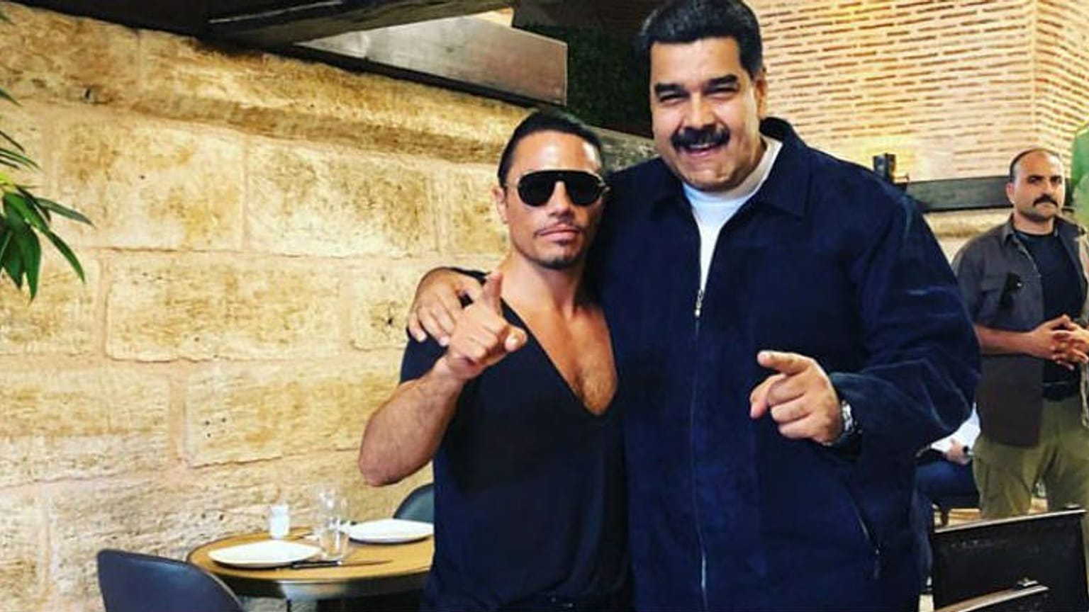 Kıtlık yaşayan Venezuelalılar, Maduro'nun Nusret'te et yemesine isyan etti