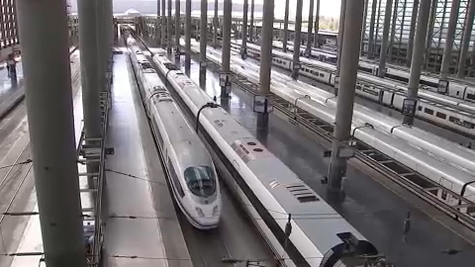 Renfe se atrinchera ante la llegada del tren privado