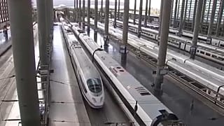 Renfe se atrinchera ante la llegada del tren privado