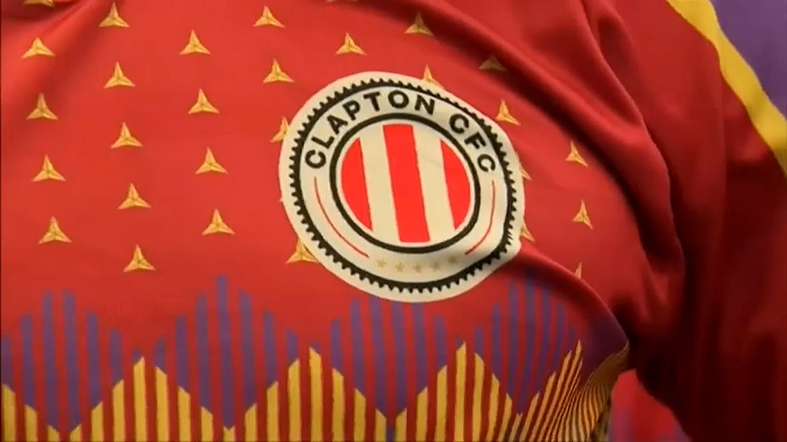 Un equipo de fútbol inglés homenajea con su camiseta a las Brigadas Internacionales y a la República