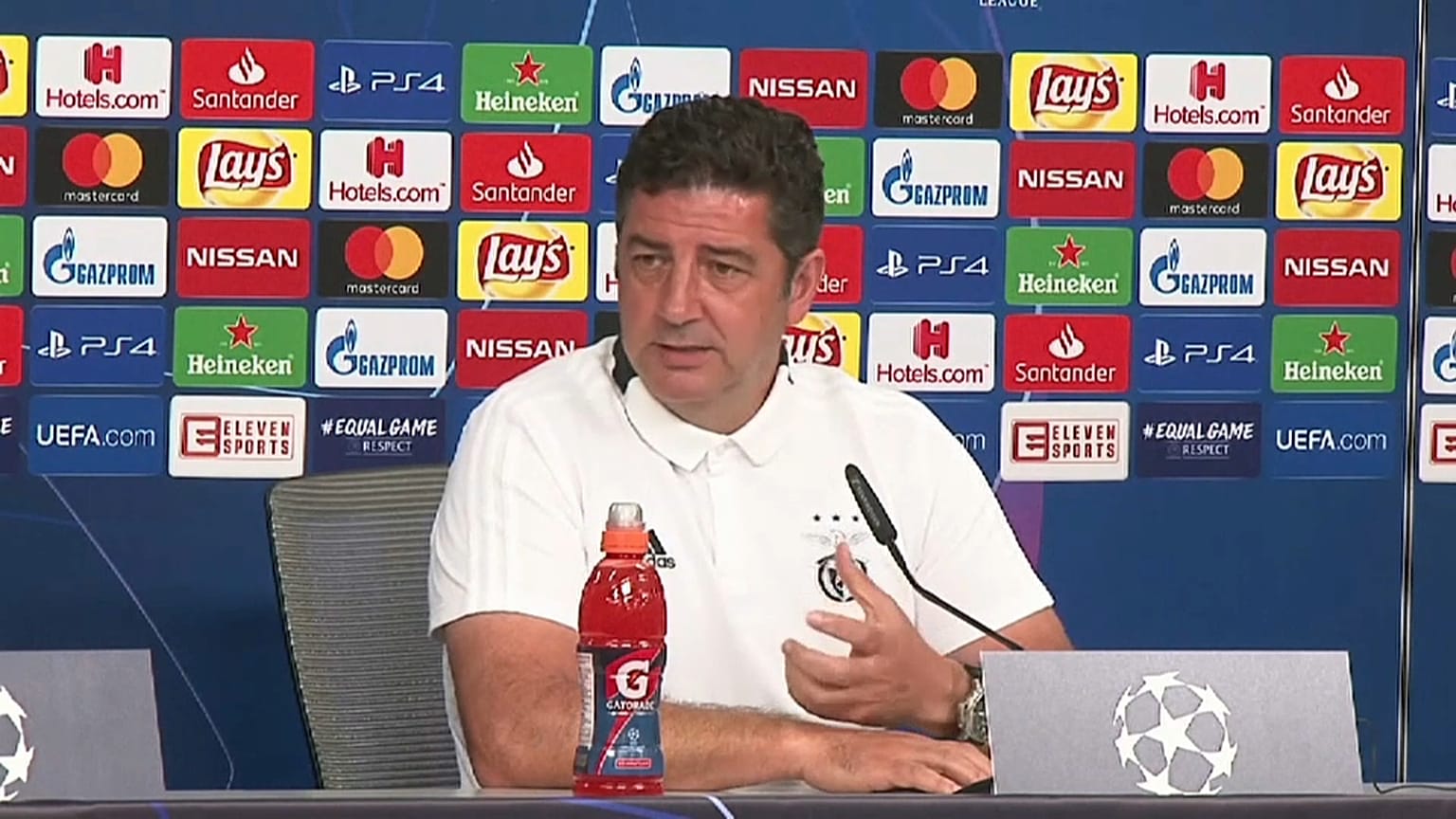 Rui Vitória pede "arrogância" ao Benfica para travar o Bayern