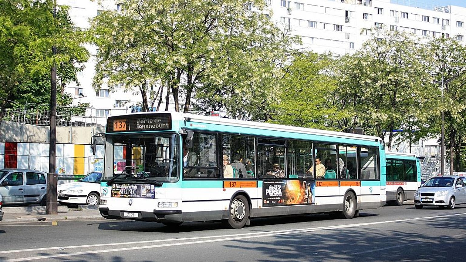 200.000 firmas para apoyar al conductor de bus francés que abofeteó a un adolescente