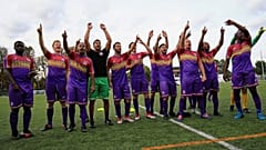 I giocatori del Clapton CFC celebrano la loro vittoria contro Ealing Town