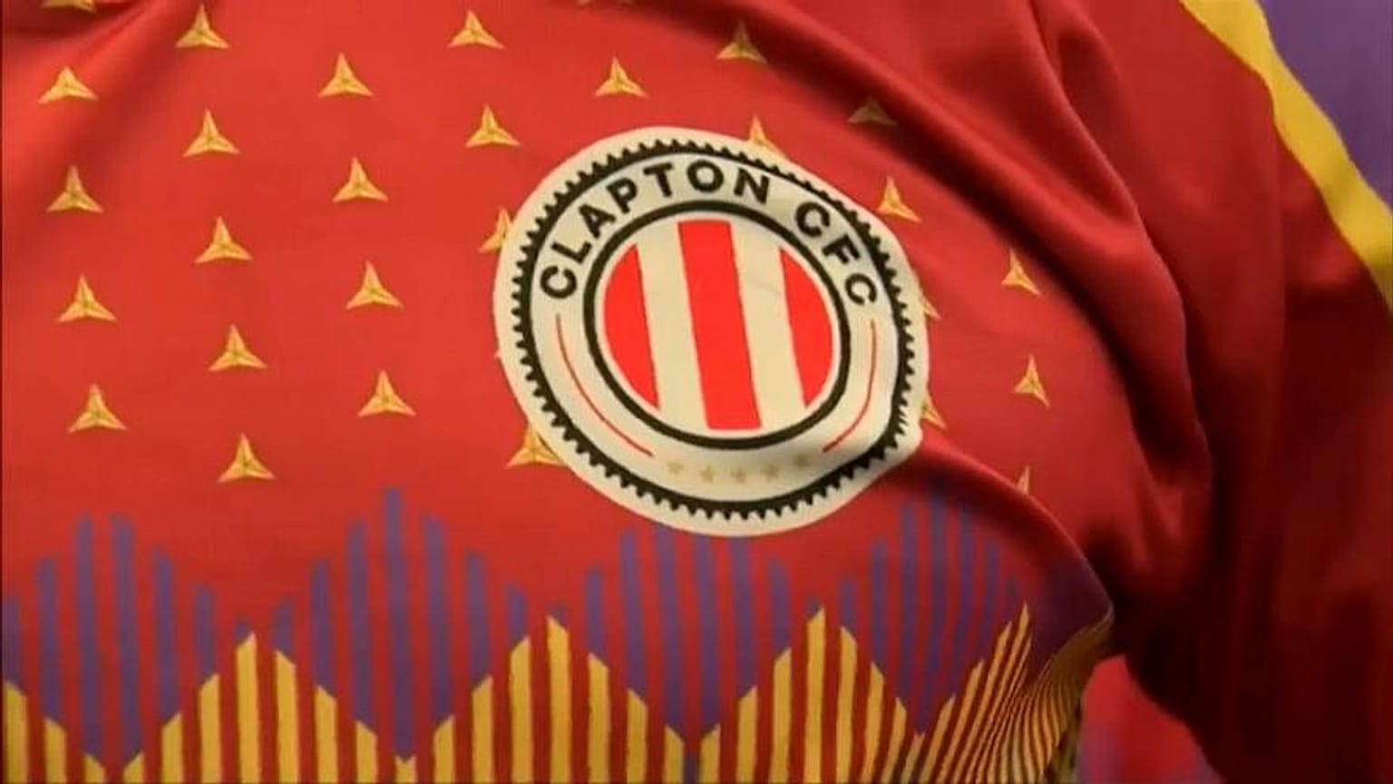 Football : un club anglais dépassé par le succès de son maillot antifasciste  