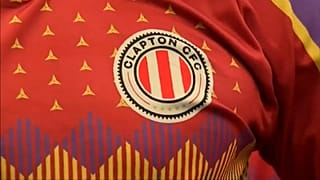 Football : un club anglais dépassé par le succès de son maillot antifasciste  