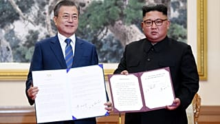 Kim promete desmantelar su principal central nuclear y visitar Seúl