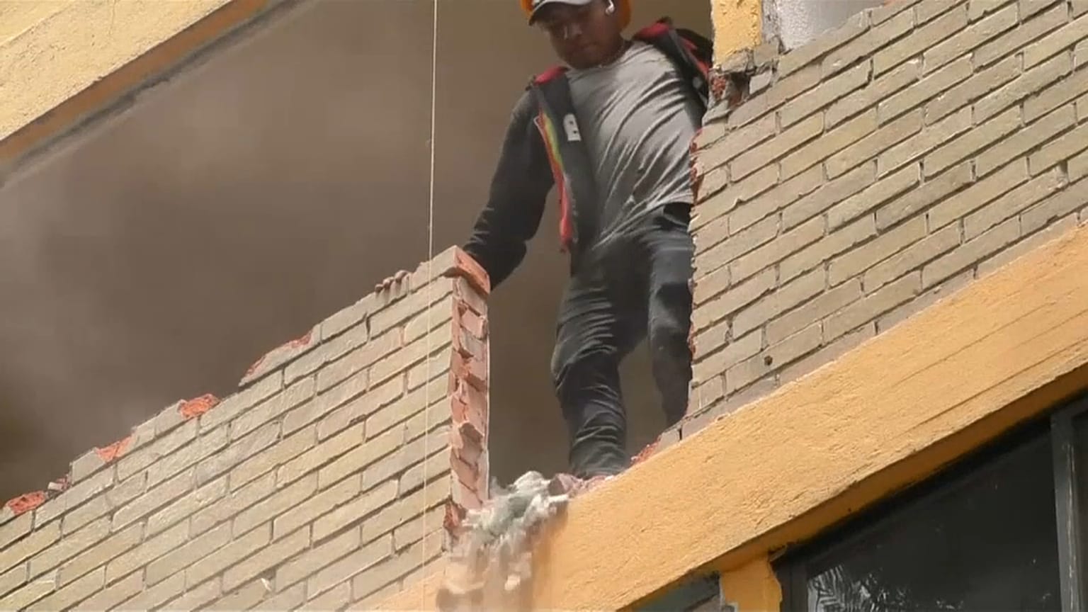 Un año de agonía en el terremoto del olvido