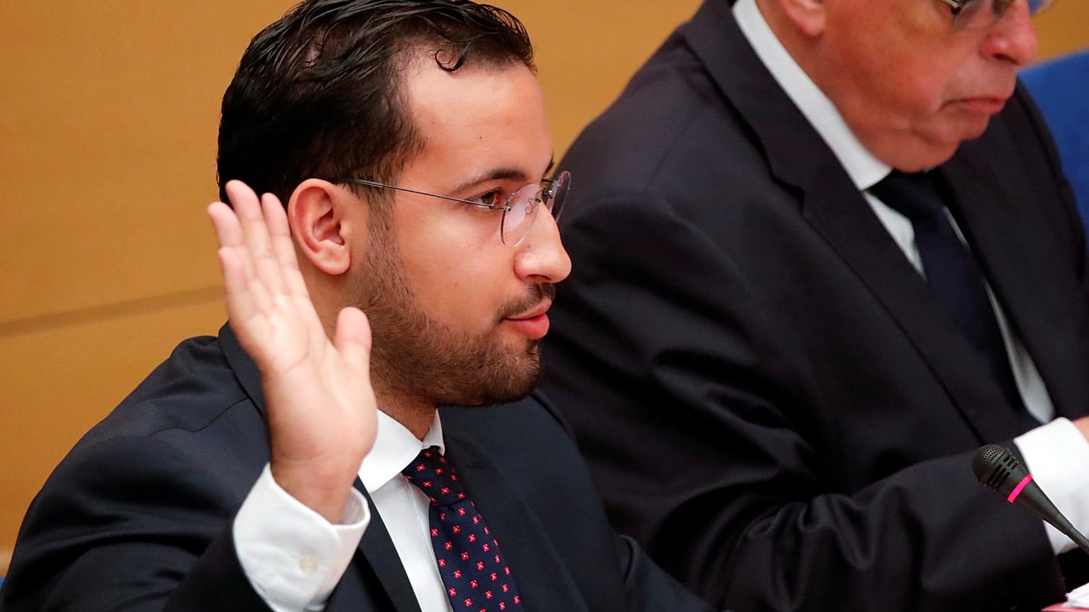 Benalla sur le gril du Sénat : "ni policier ni garde du corps" de Macron