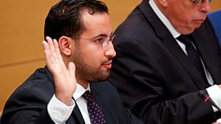 Benalla sur le gril du Sénat : "ni policier ni garde du corps" de Macron