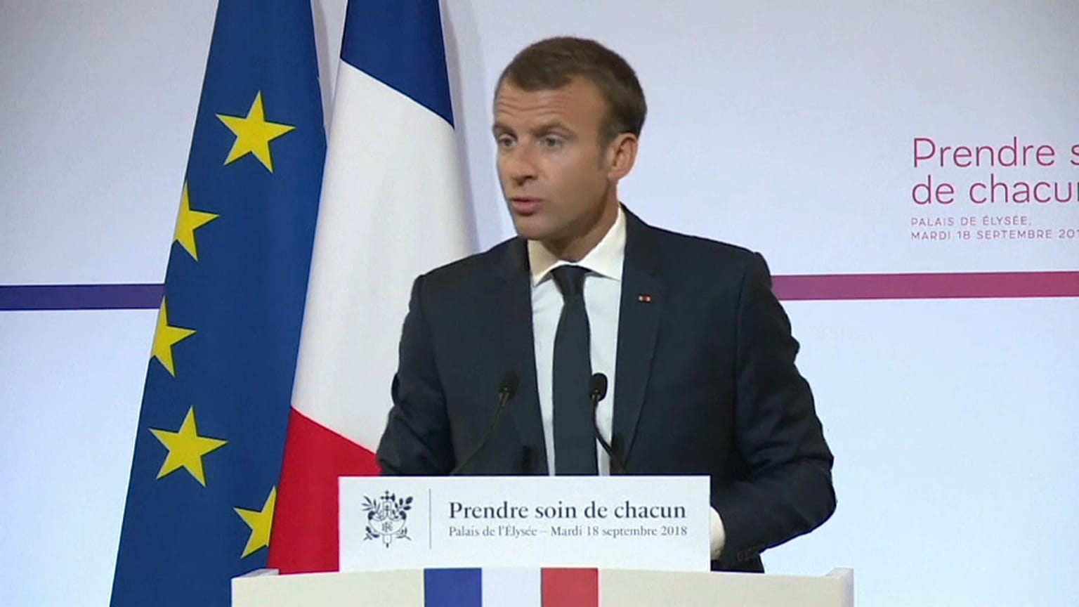 Macron, con el agua al cuello