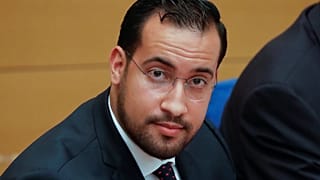 "الفضائح" تلاحق كبير حراس ماكرون السابق ألكساندر بينالا