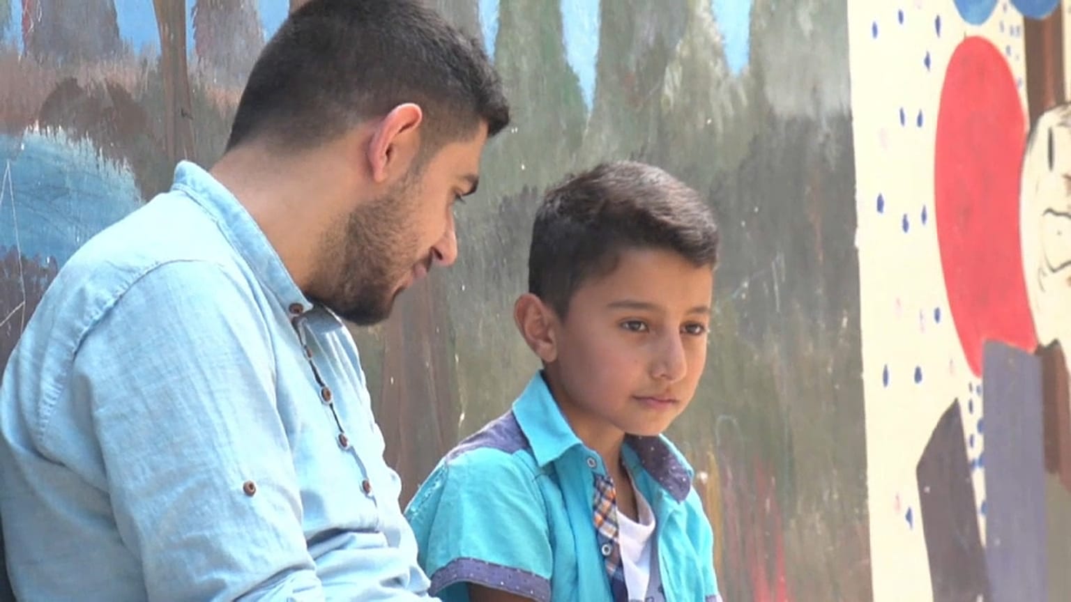 الطفل السوري عبد وأستاذه عباس
